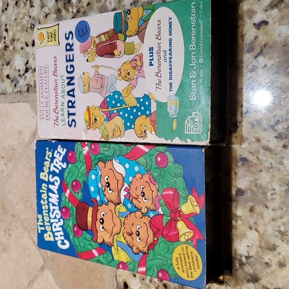 Lot of 2 Vintage The Berenstain Bears Christmas Tree & Learn About Strangers VHS - Picture 1 of 9